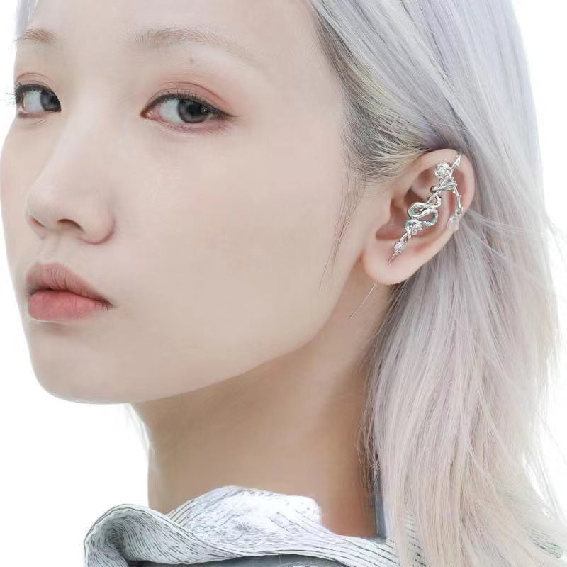 Special-interest Design Fashion Personalized Cold Style Butterfly Piercing Creative Animal Stud Earrings