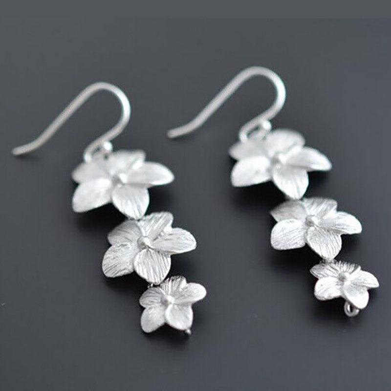 Fashion Simple Three Flowers Little Daisy Silver Women's Earrings