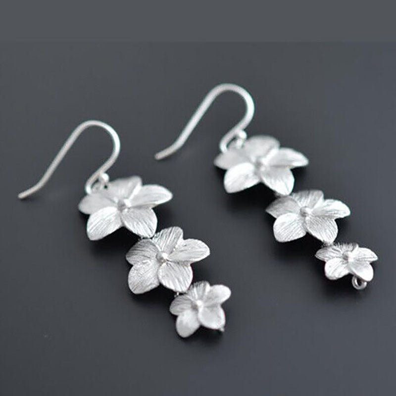 Fashion Simple Three Flowers Little Daisy Silver Women's Earrings